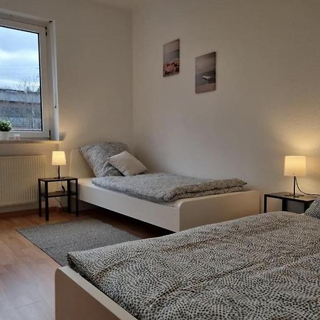 Moeblierte 3 Zimmer Apartment - Mit Smart Tv, Wlan Und Kostenfreie Parkplaetze Schloß Holte-Stukenbrock Exteriör bild